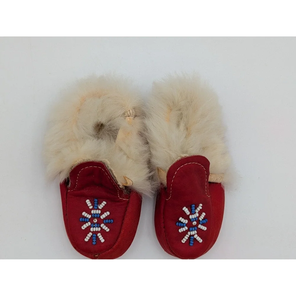 Sioux Mox Baby Moccasin Sz 2 Beaded Snowflake Fur Trim Red